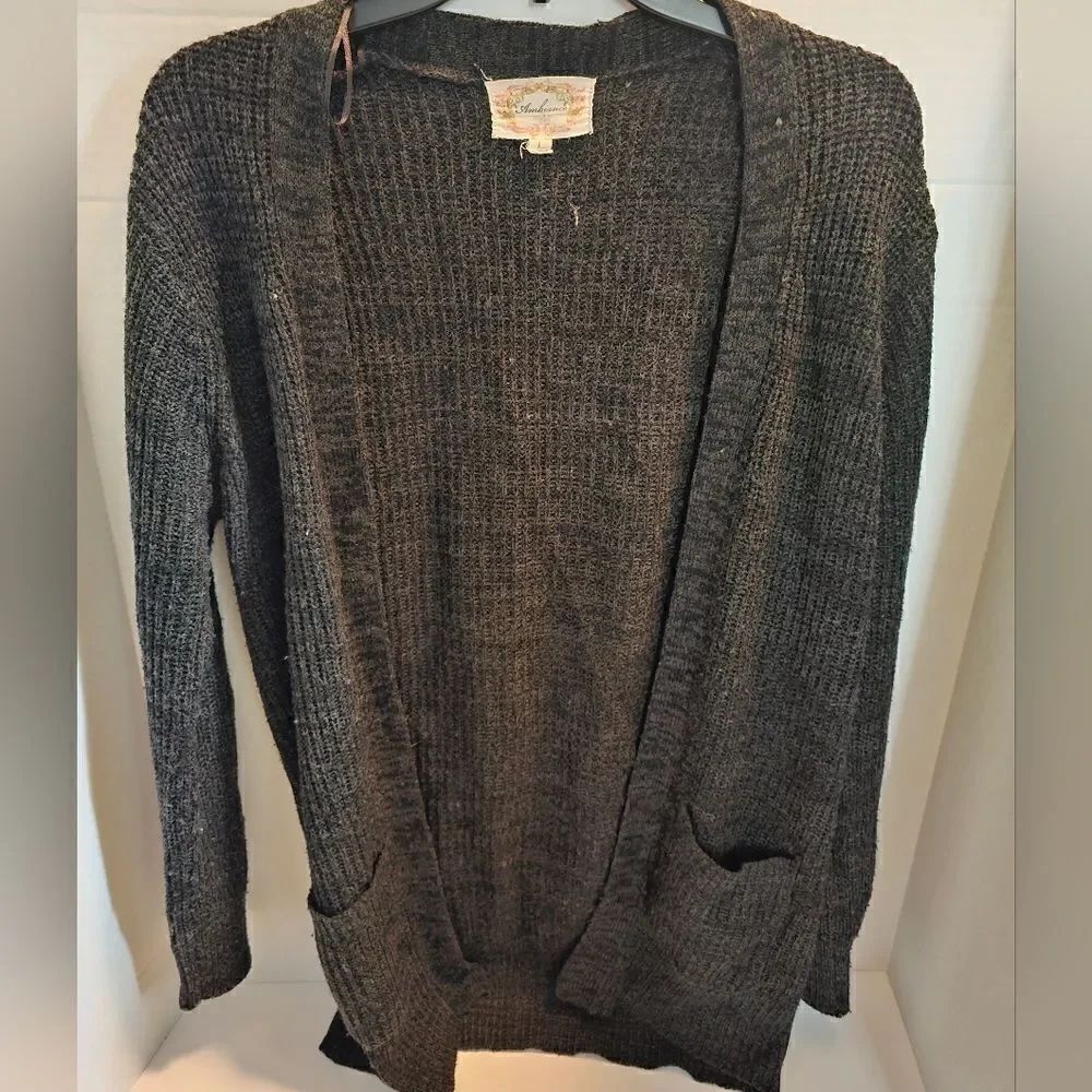 Cute lightweight juniors cardigan sweater size large